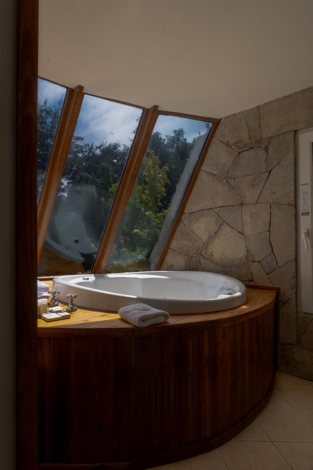 Suíte Deluxe com Vista do Lago